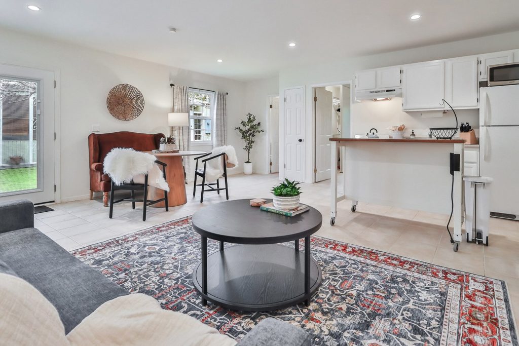 bLiving Kitchen and Dining13