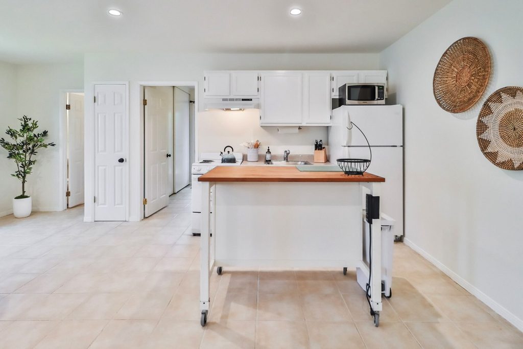 bLiving Kitchen and Dining7